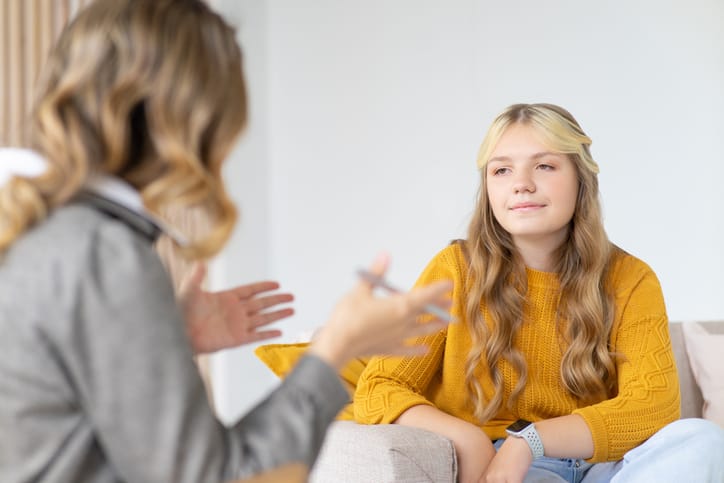 Cum conving adolescentul să meargă la psiholog